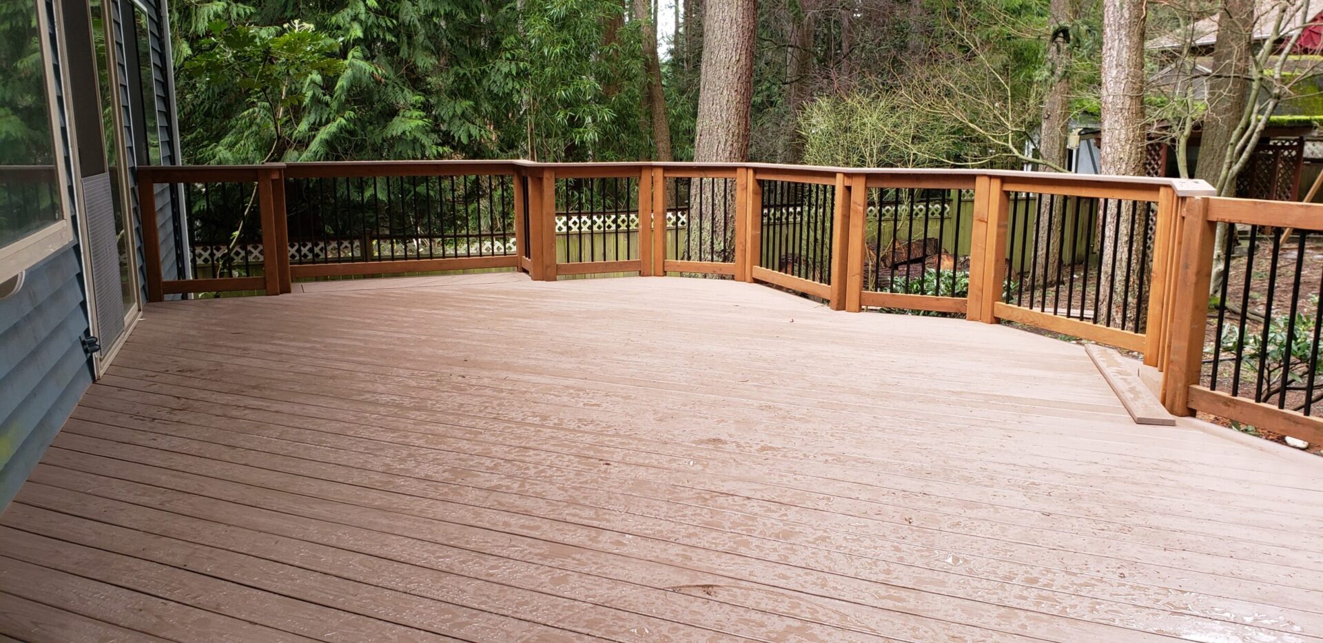 Composite Decking With Brown Color Railing